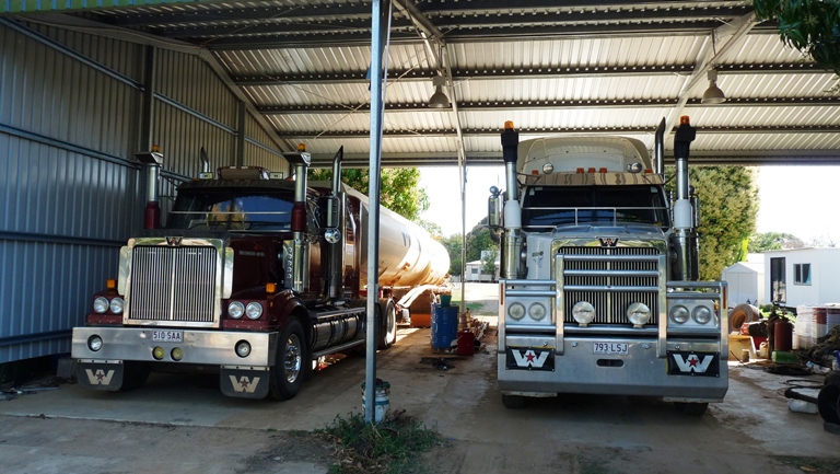 Road Trains in der Garage in Georgetown